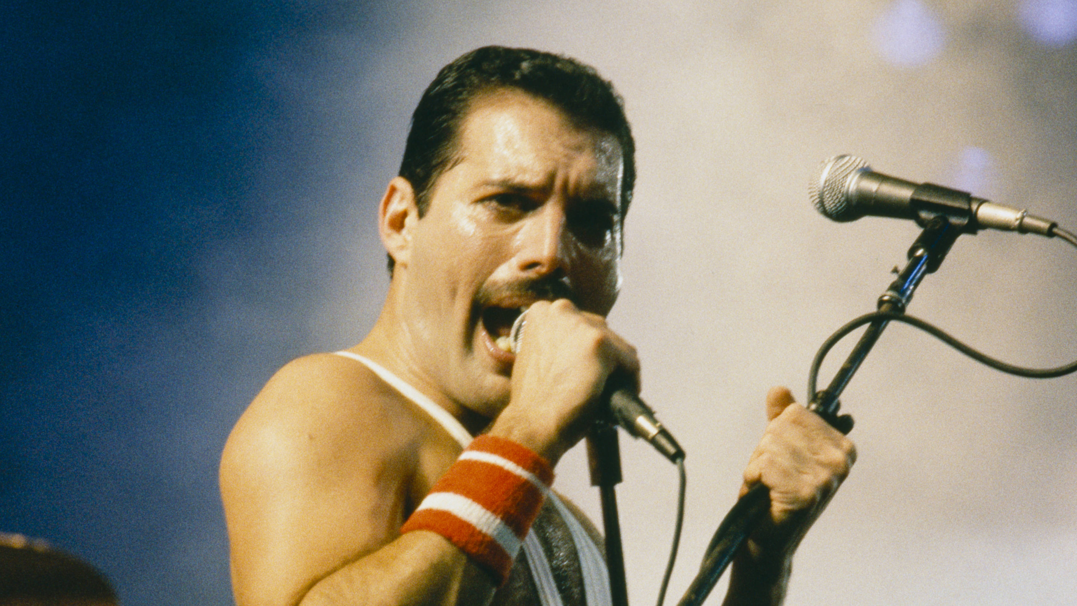 When did Freddie Mercury get AIDS?