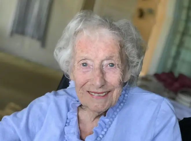 Dame Vera Lynn tells UK to 'pull together' through coronavirus