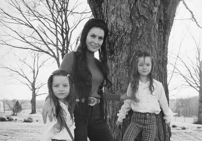 Loretta Lynn with twin daughters Peggy and Patsy