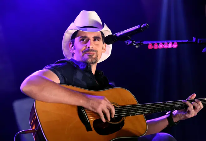 Brad Paisley’s speaks to Smooth Country as he releases ‘No I in Beer’