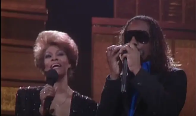 Dionne Warwick and Stevie Wonder perform side-by-side