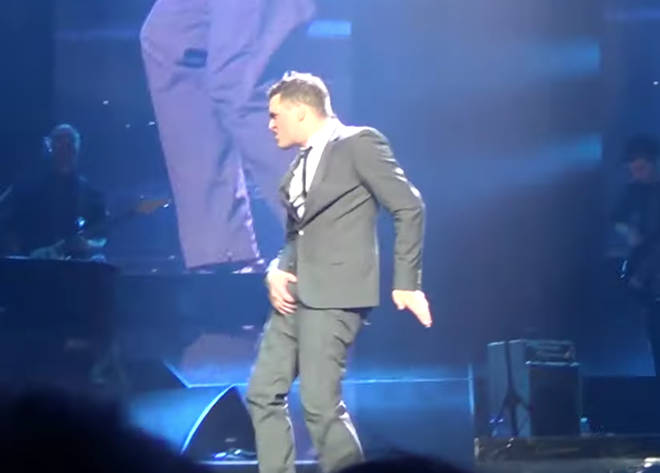 Bublé's house band suddenly started playing the distinctive opening beat to 'Billie Jean' as Michael gave a sensational impression of MJ's dance moves.