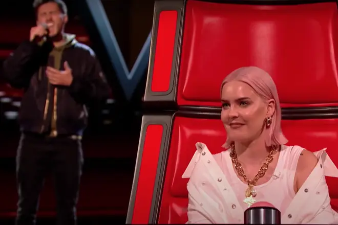 The songwriter from Hertfordshire gave a soulful rendition of the Sting song which saw coach Anne-Marie be the first to turn around and watch him sing,