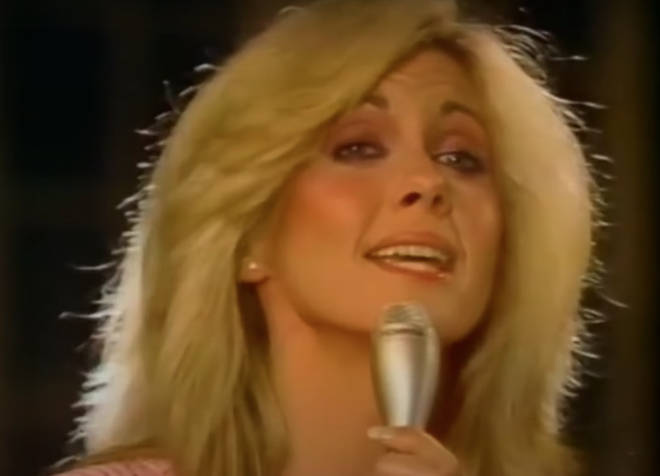 Olivia Newton-John and Elton John sang a duet of 'Candle In The Wind' in 1980 and it was absolutely spectacular.