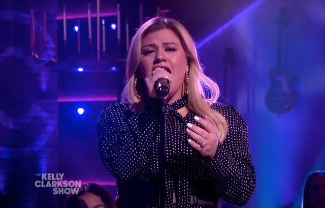 When Kelly Clarkson sang Whitney Houston's 'Run To You' and it was ...