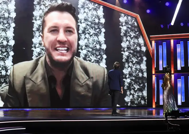 Luke Bryan wins Best Entertainer of the Year