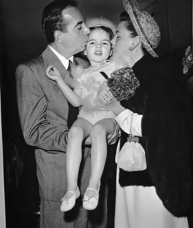 Liza Minnelli as a child with her parents Judy Garland and Vincente Minnelli in 1947