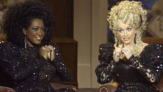 Dolly Parton and Patti LaBelle playing 'Shortin' Bread' on their fingernails
