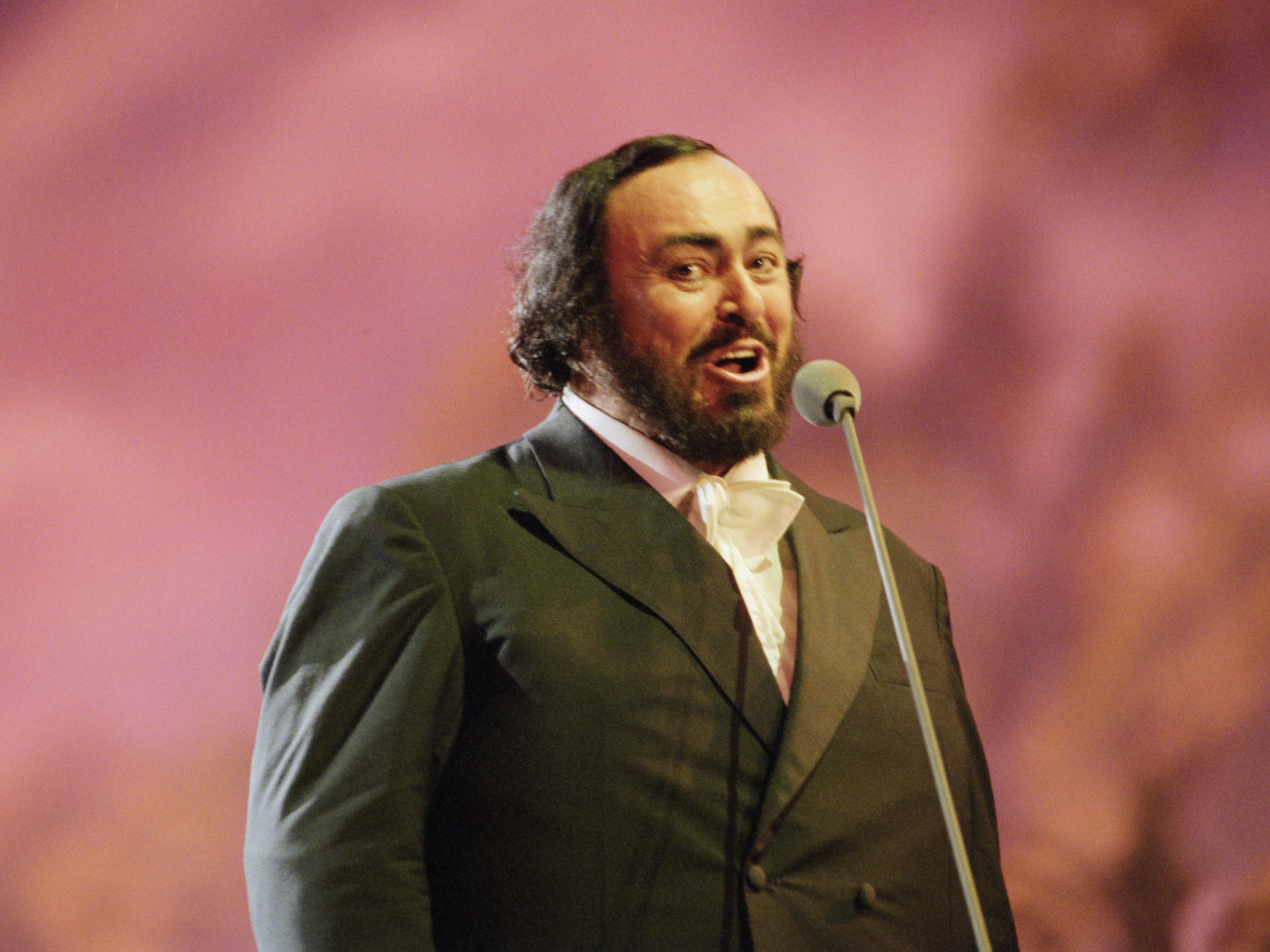 opera singer luciano pavarotti