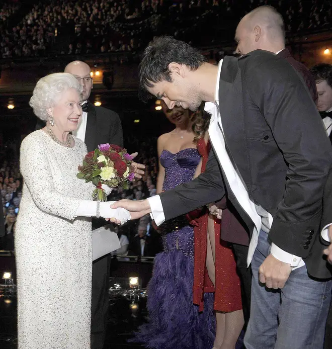 The Queen meets Enrique Iglesias in 2007