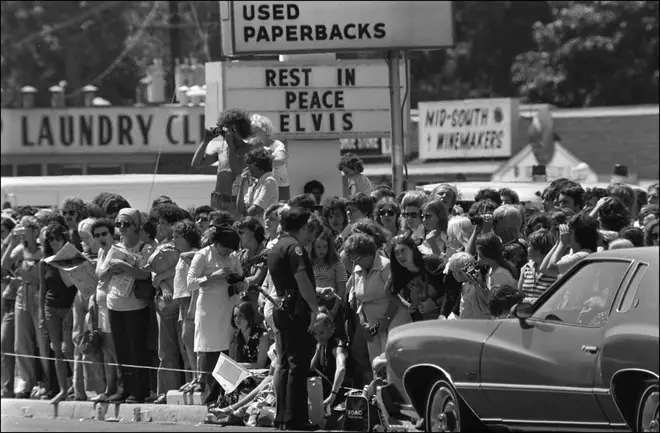 Elvis fans line the streets