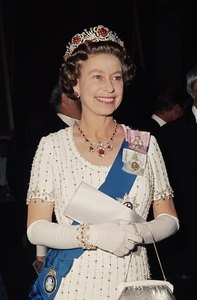 Dolly Parton would meet Queen Elizabeth II at the Royal Gala during her Silver Jubilee celebrations, 30th May 1977. (Photo by Hulton Archive/Getty Images)