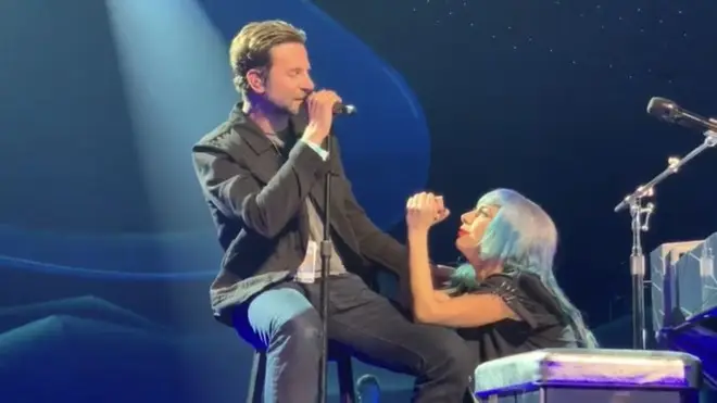Lady Gaga and Bradley Cooper sang 'Shallow' in Las Vegas
