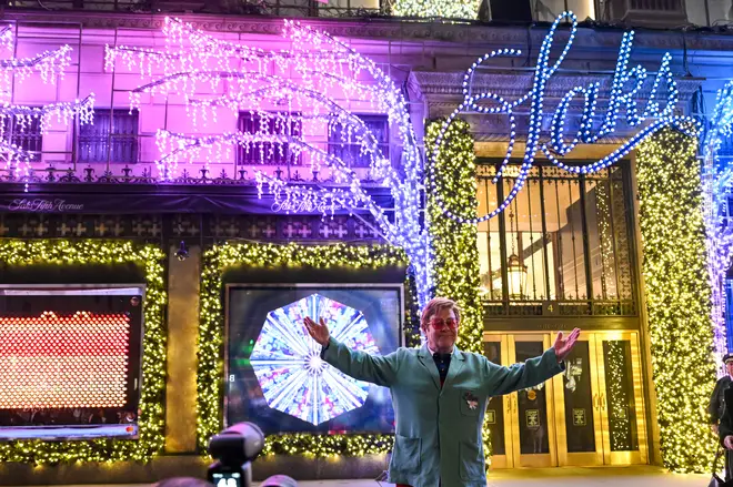 Elton surprised Christmas shoppers with an impromptu performance. (Photo by Alexi Rosenfeld/ Getty Images)