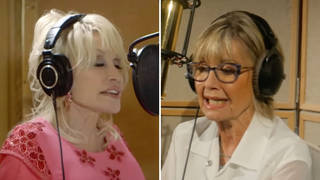 Dolly Parton and Olivia Newton-John recording their cover of 'Jolene'