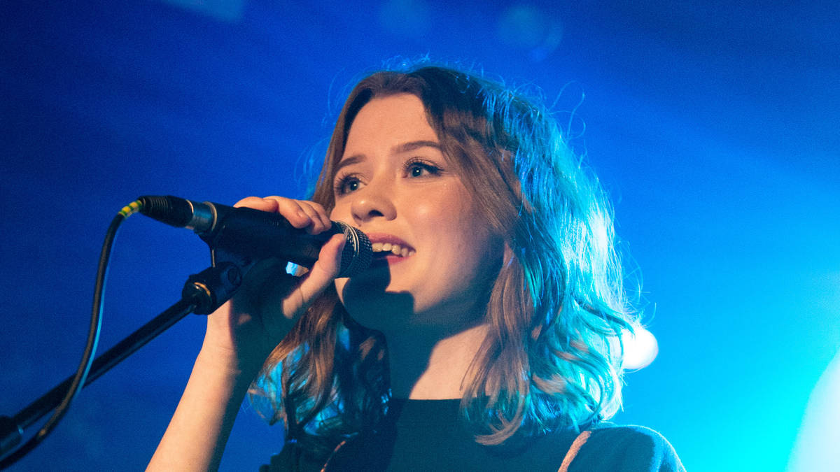 Maisie Peters: The 19-year-old singer-songwriter whose music was played ...