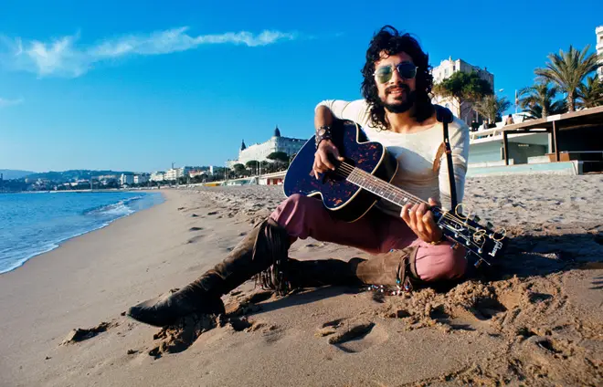 The 'Father and Son' singer on a beach in 1971. (Collection Christophel © LECOEUVRE PHOTOTHEQUE)