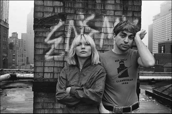 Blondie's Debbie Harry and Chris Stein the roof of their New York City apartment in 1980. (Photo by Allan Tannenbaum/Getty Images)