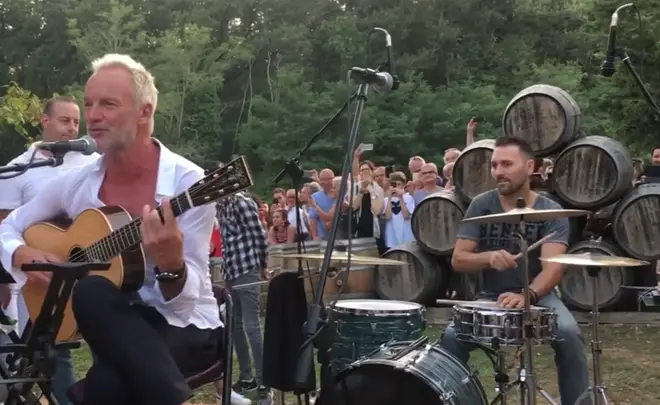 Accompagnato da musicisti italiani locali, Cinzia Re alla voce, Marco Aiolfi alle tastiere, Edoardo Didone alla chitarra e Marco Confetti alla batteria (nella foto), Sting - il cui vero nome è Gordon Sumner - ha dimostrato quanto bene si fondesse con la gente del posto.