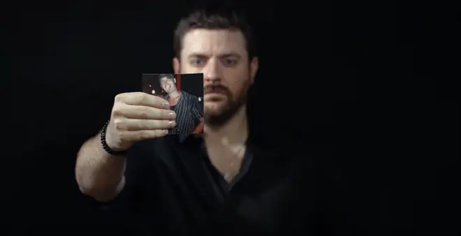 Chris Young debuts 'Drowning' music video